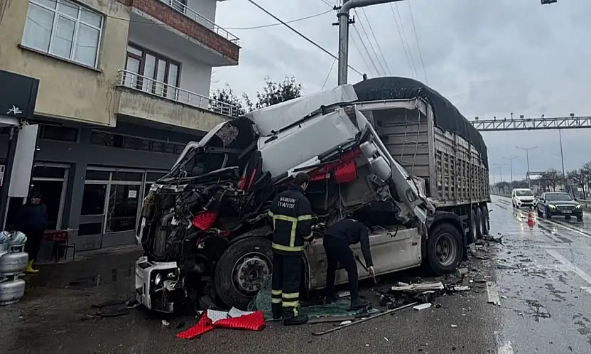 Tır Kazasında Can Pazarı