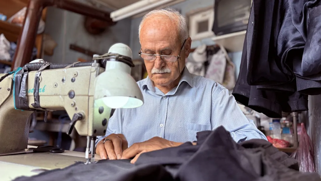 59 yıllık mesleğini 71 yaşında aşkla sürdürüyor