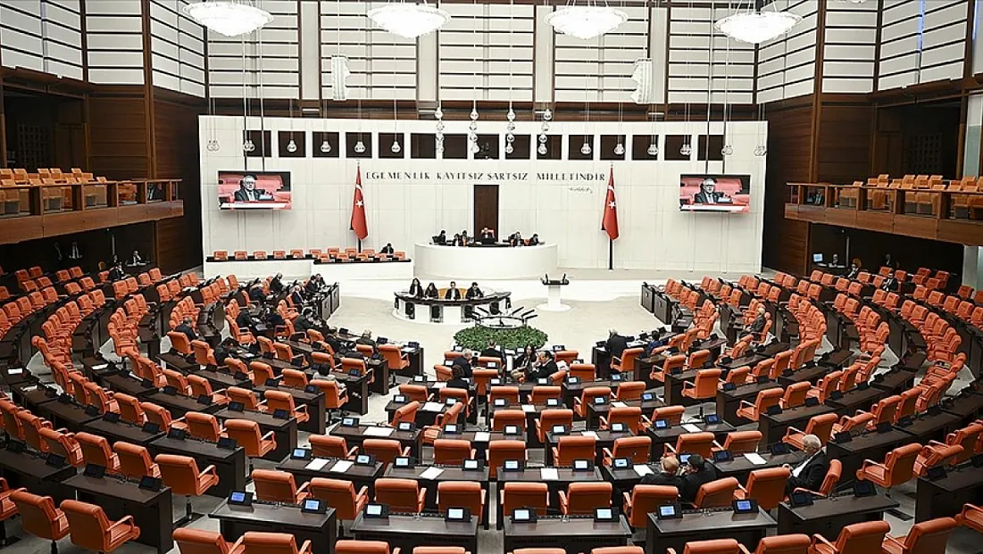 AK Parti’den Doğum İzni ve Sosyal Medya Hamlesi