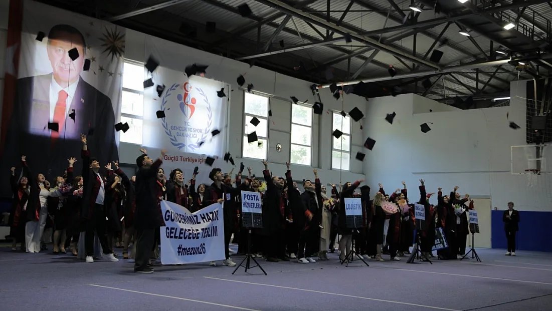 Alaçam MYO'da mezuniyet sevinci