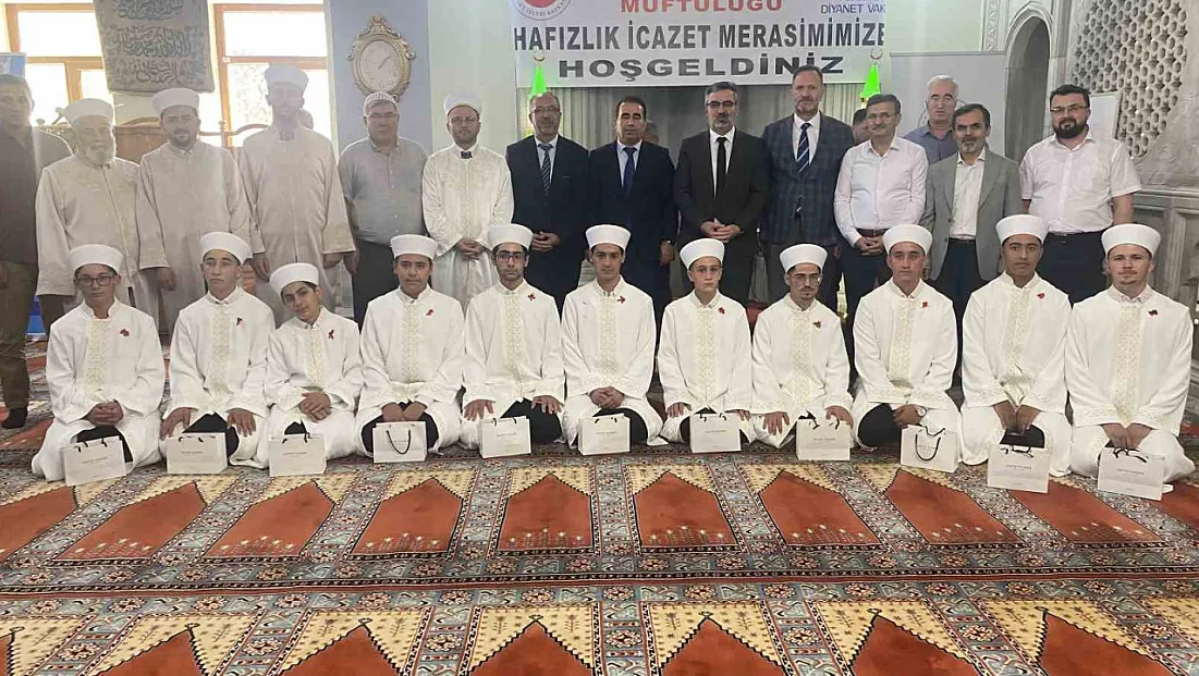 Alaşehir’de 11 öğrenci hafızlık icazeti aldı