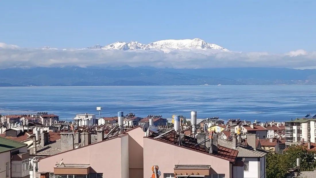 Anamas Dağı’nın zirvesi karla kaplandı