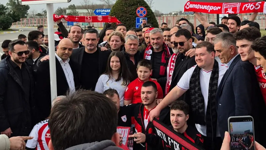 Çarşamba Havalimanı’nda tarihi anlar: taraftar Reis’i uçağına kadar bırakmadı