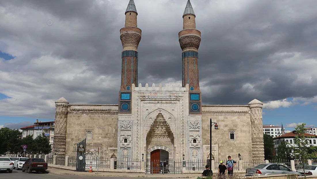 Gök Medrese’ye yoğun ilgi