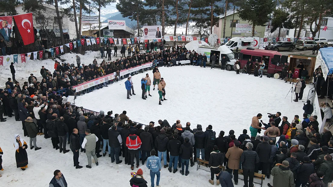 Kar Üstünde Ata Sporu Coşkusu