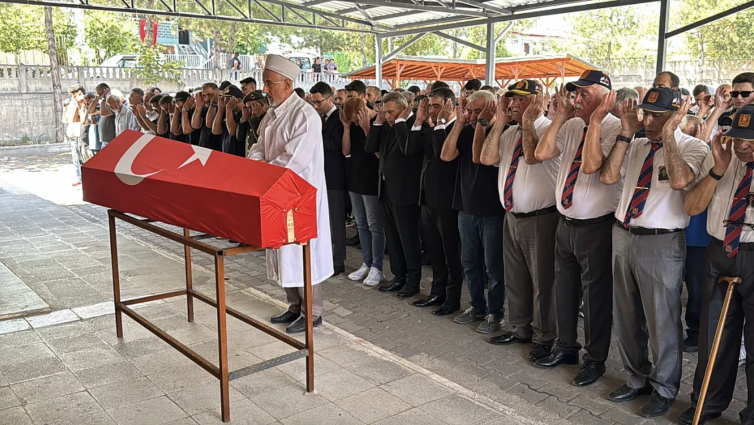 Karabüklü gazi son yolculuğuna uğurlandı