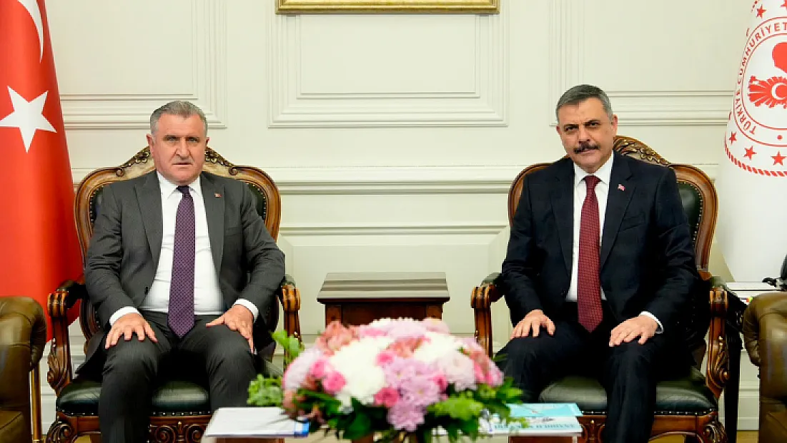 İçişleri Bakanı Çiftçi, Gençlik ve Spor Bakanı Bak ile görüştü