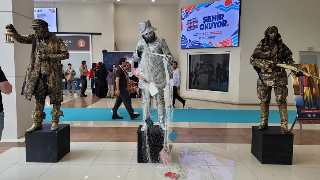 Samsun Kitap Fuarı'nda canlı heykel sergisi