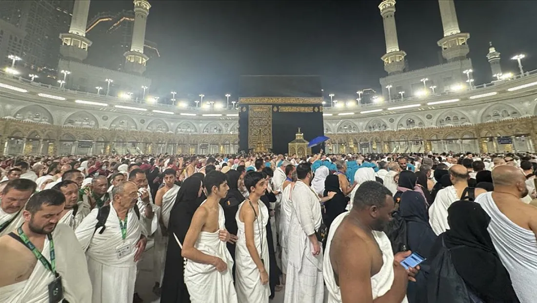 Müslümanlar  umre ibadetini yerine getirdi