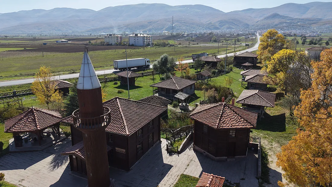 Odun olmaktan son anda kurtarılan 300 yıllık cami