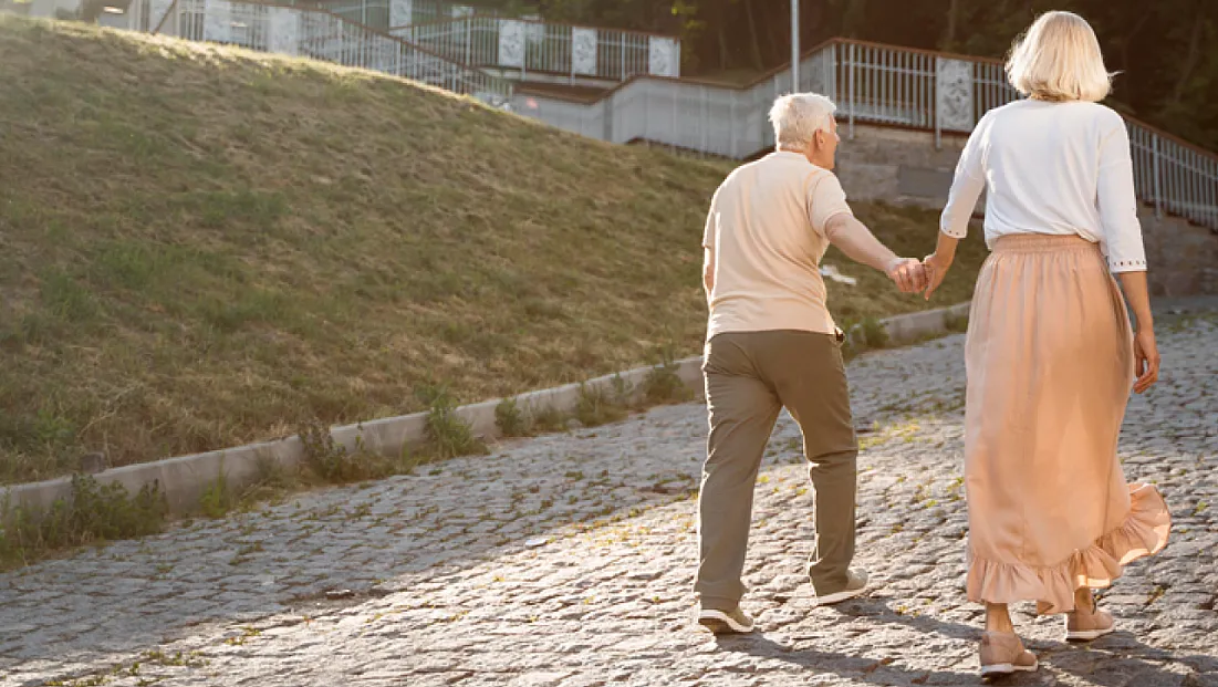 Profesör uyardı: Erkekler erken, kadınlar geç ölüyor!