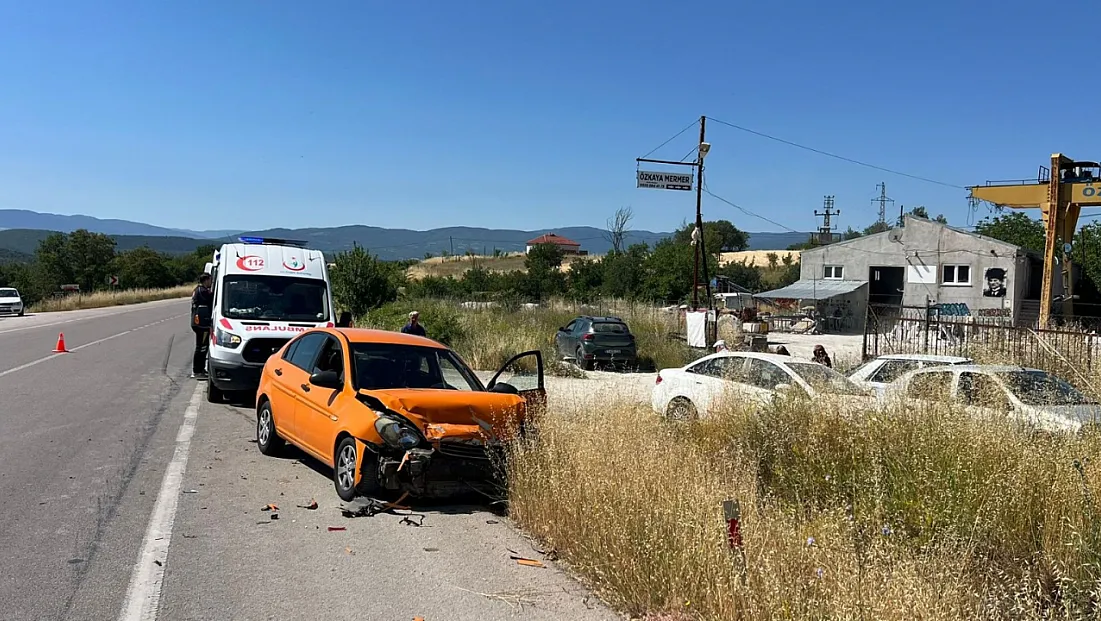 Sinop'ta otomobiller çarpıştı 1 kişi yaralandı