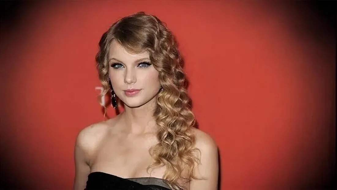 Taylor Swift ile Travis Kelce evlendi