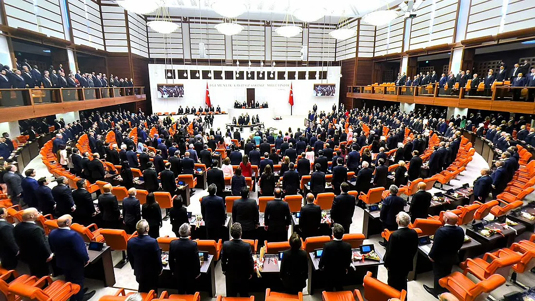TBMM'de sandalye dağılımı değişti! İşte partilerin güncel milletvekili sayıları