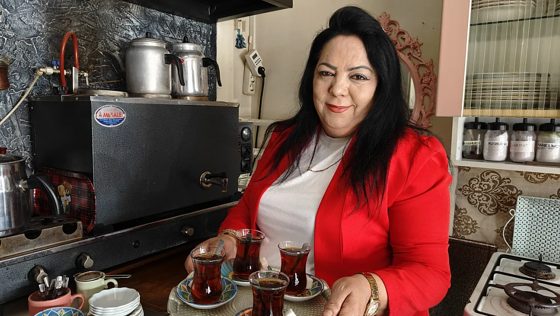 Terminalin Tek Kadın Çaycısı