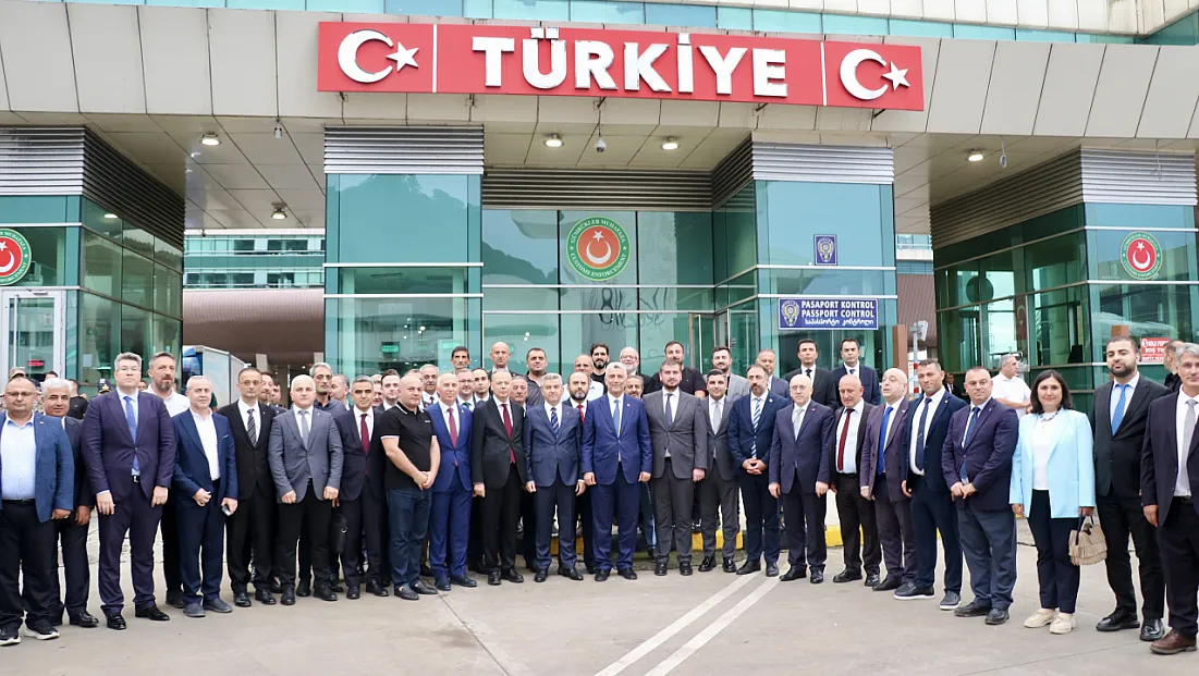 Ticaret Bakanı Bolat'tan Sarp Gümrük Kapısı'nda İnceleme