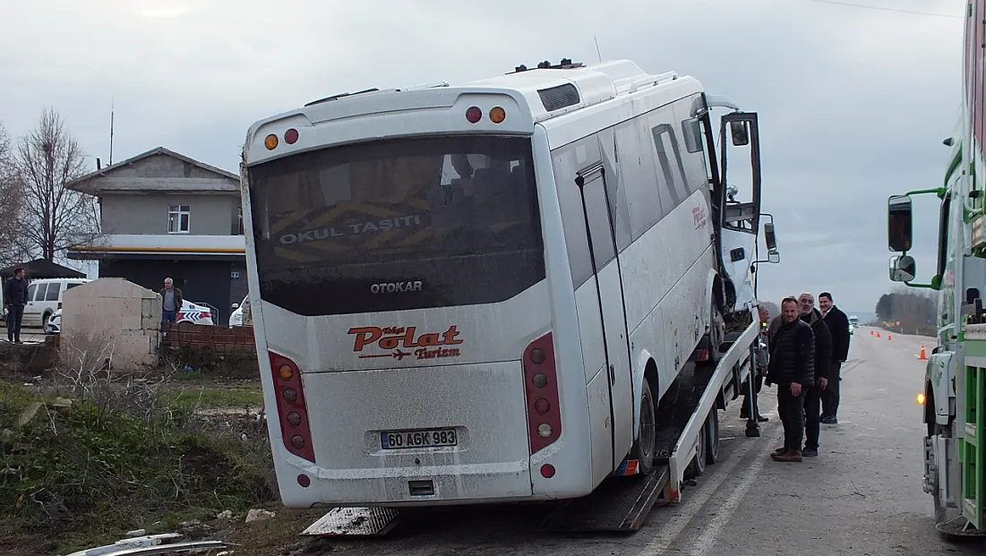 Tokat’ta öğrenci servisi devrildi: 22 yaralı