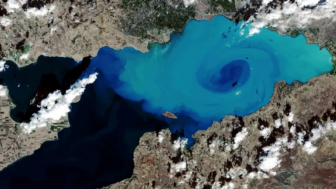 Van Gölü’nün eşsiz renkleri uydu görüntülerine yansıdı
