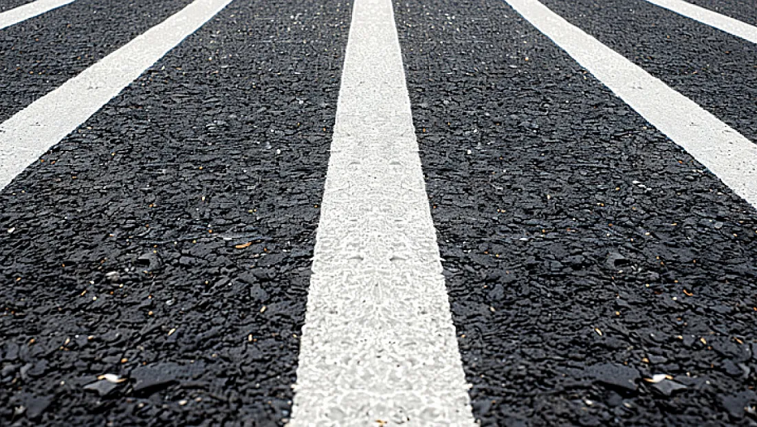 Yol Şeritleri Neden Beyaz?