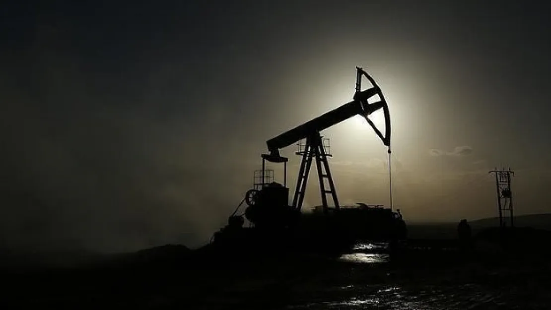 Petrol talebinin 104,4 milyona ulaşması bekleniyor