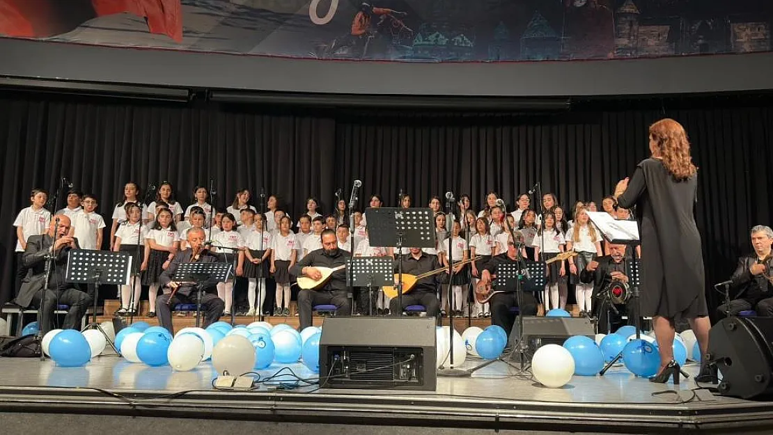 Çocuk korosundan türkü severlere  konser
