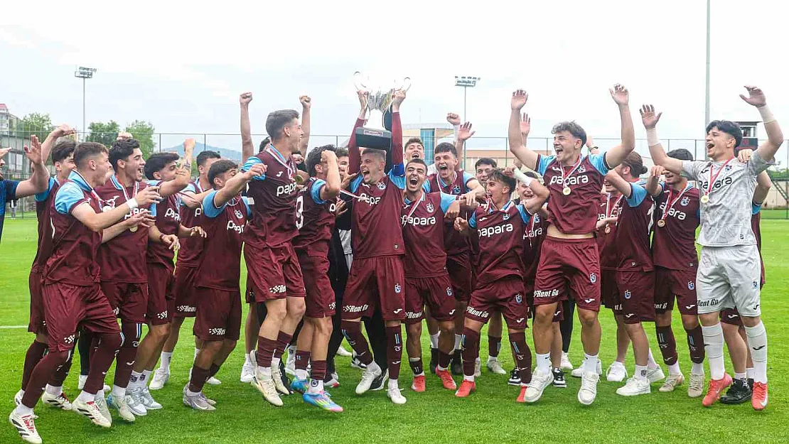 U19 takımı şampiyonluk kupasını aldı