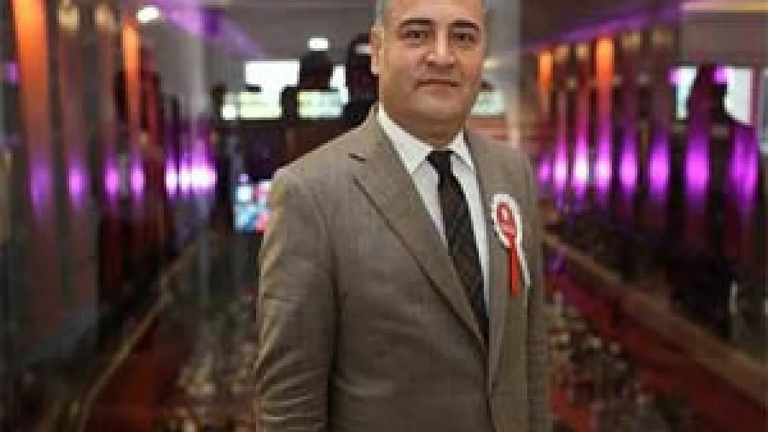 Karanfil görevinden alındı