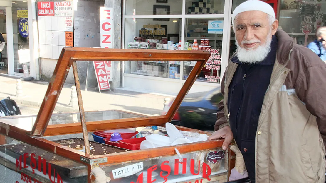 Yarım asırdır Şam tatlısı satıyor