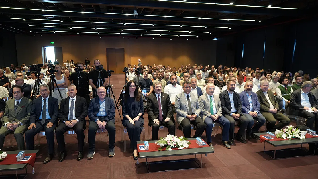 Bağımlılıkla mücadelede medyanın rolü Samsun'da ele alındı