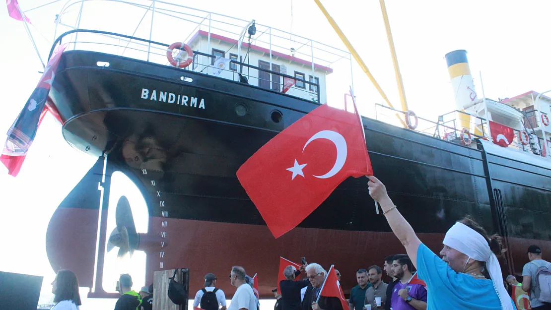 Bandırma Vapuru karadan taşınmaya başladı