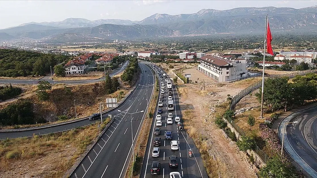 Bayram tatilinden dönüş yoğunluğu başladı