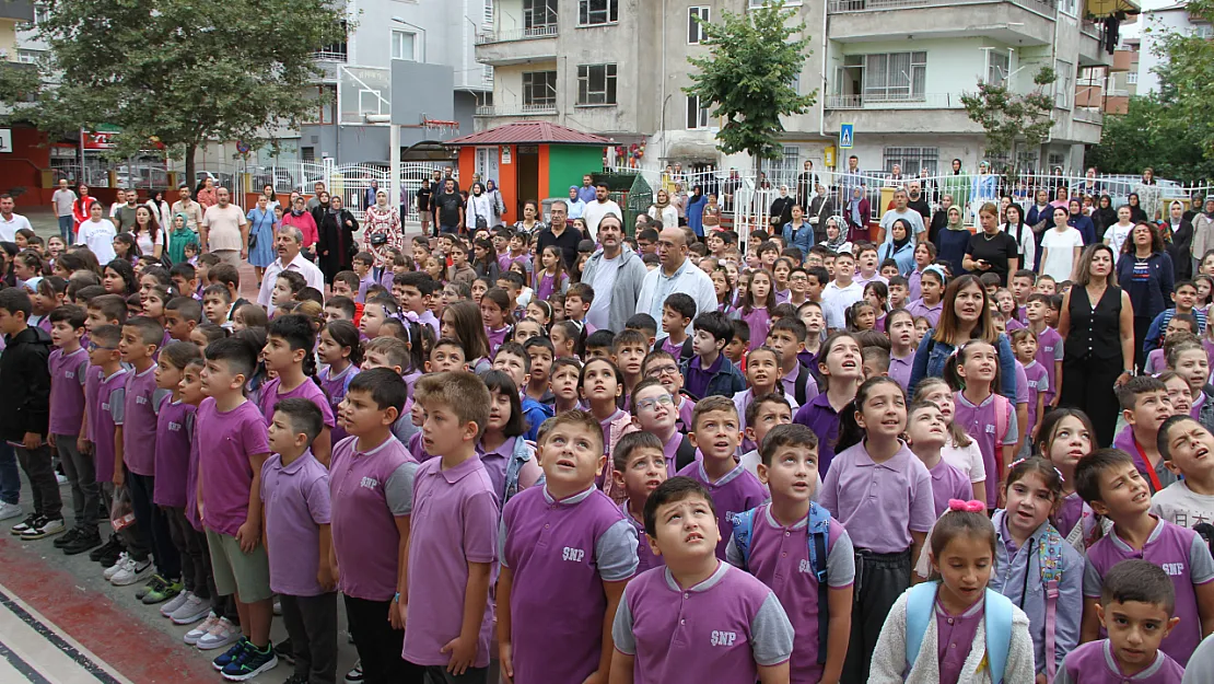 Çarşamba'da okullarda ilk zil çaldı