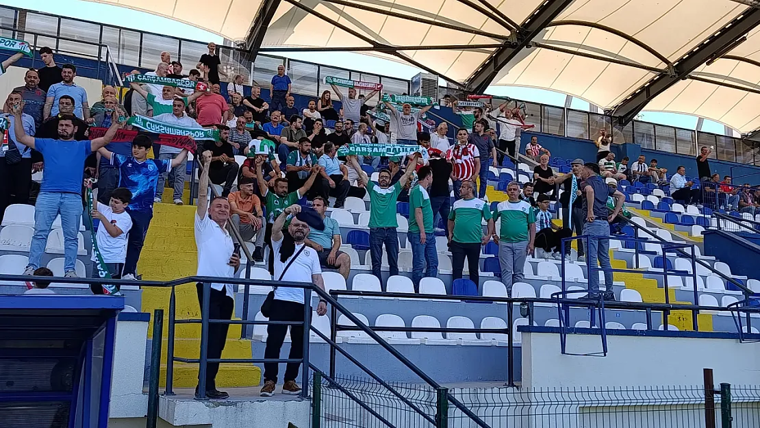 Çarşambaspor taraftarı İstanbul'da tribünleri dolduruyor