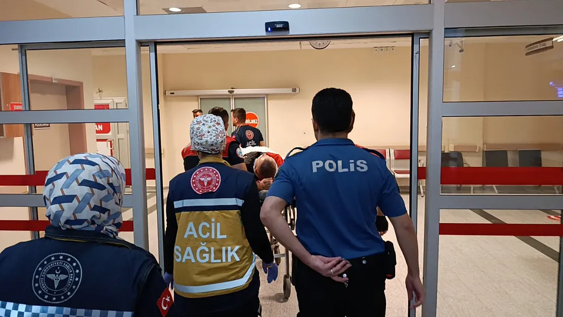 Devriyede gezen polisler kaza yaptı