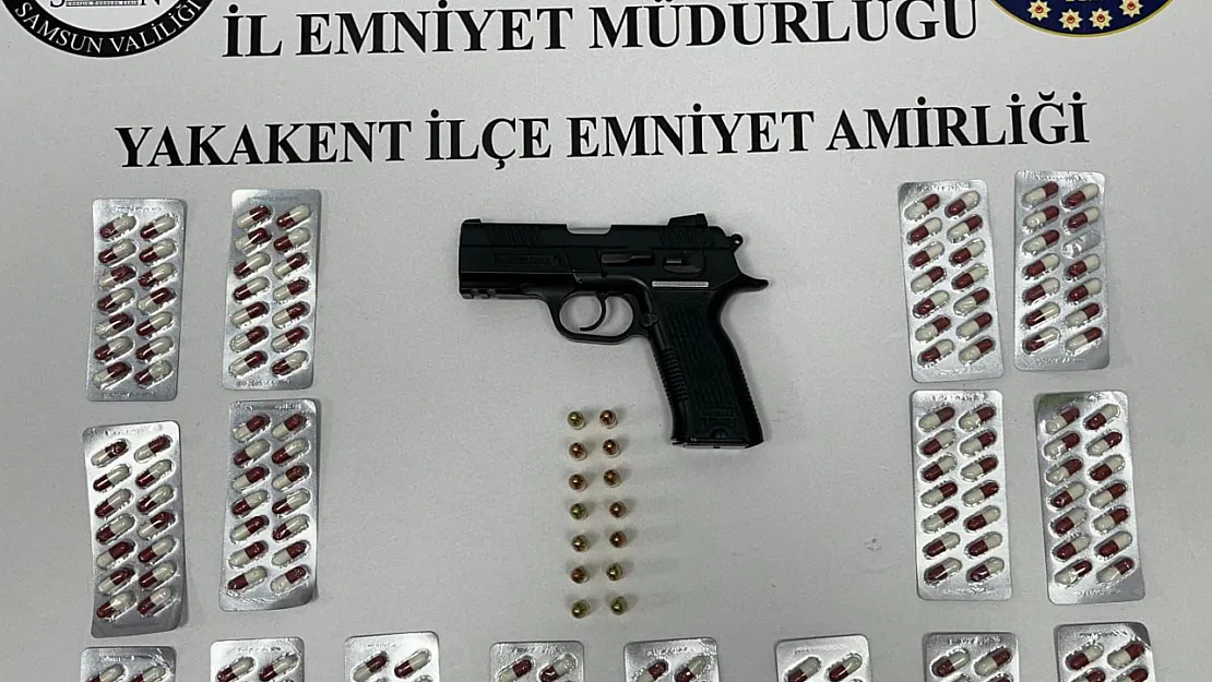 Ekipler uyuşturucu ve ruhsatsız silah ele geçirdi