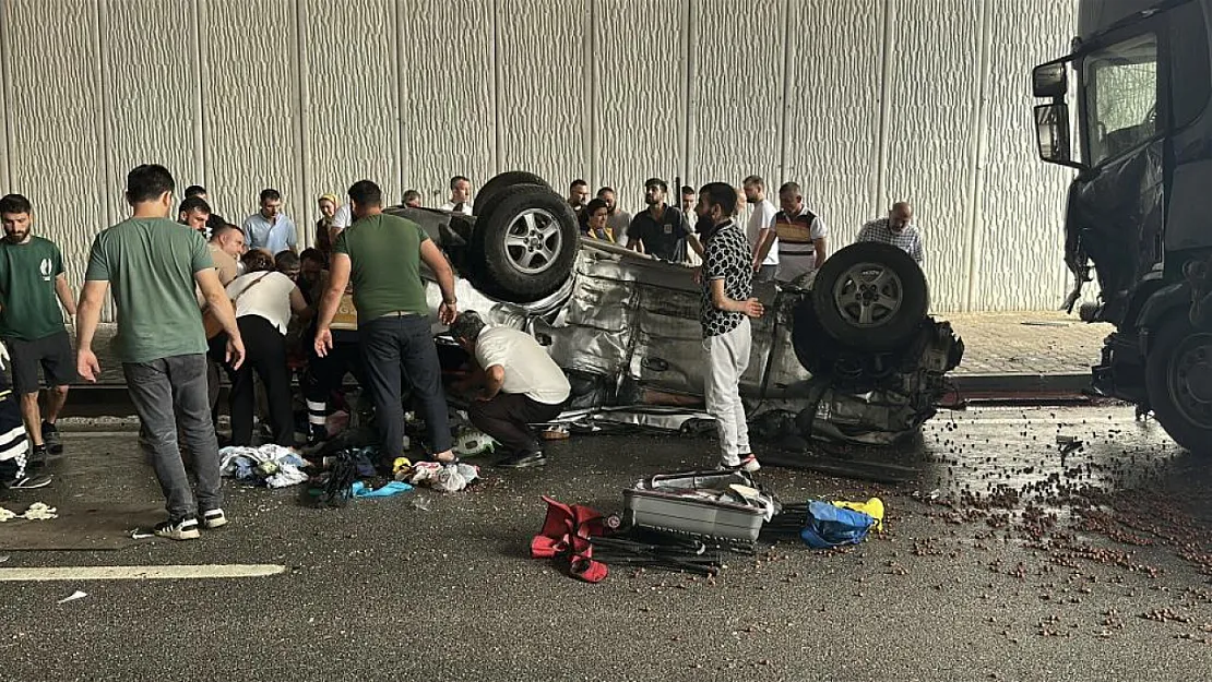 Feci kaza 3 ölü, 4 yaralı