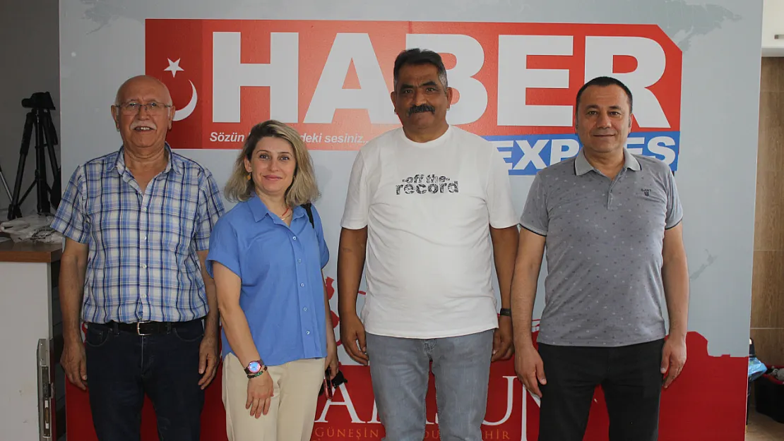 Gönüllüler Platformu'ndan Gazeteci Şeker'e Ziyaret 'Cumhurbaşkanını Eleştirme Şansımız Var mı?'