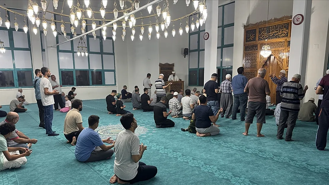 Orman yangınlarının sona ermesi için camilerde dua edildi