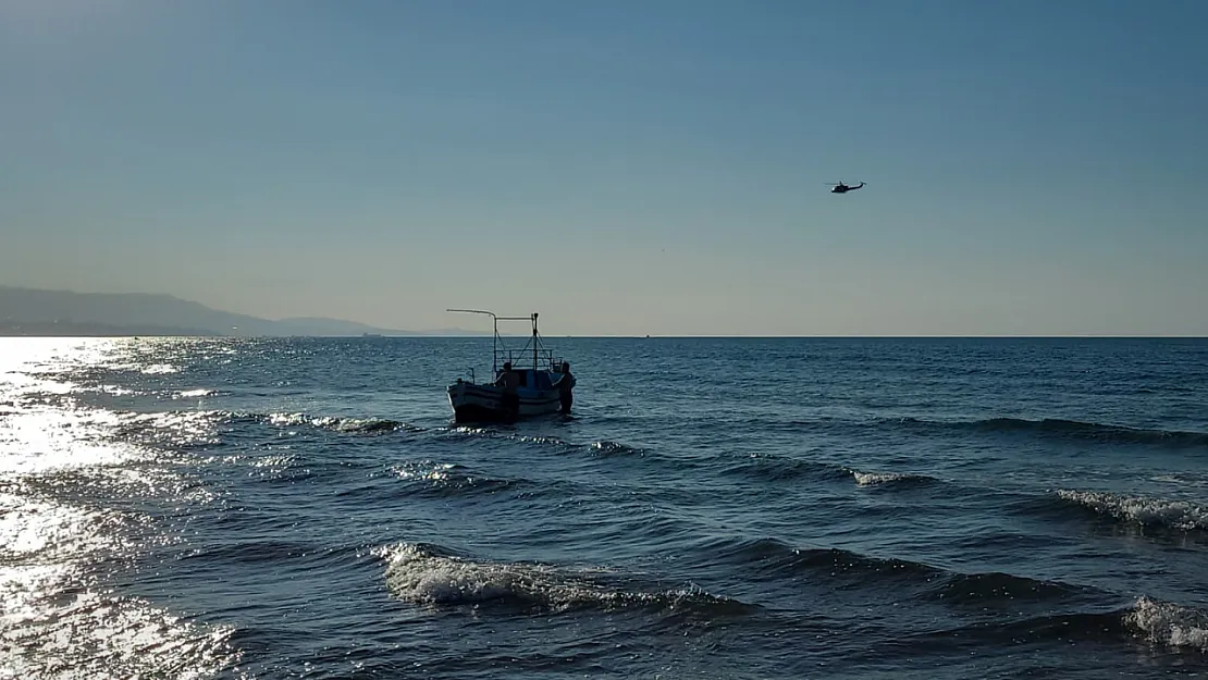 Samsun'da alabora olan teknedeki 6 kişiden 3'ü kurtarıldı