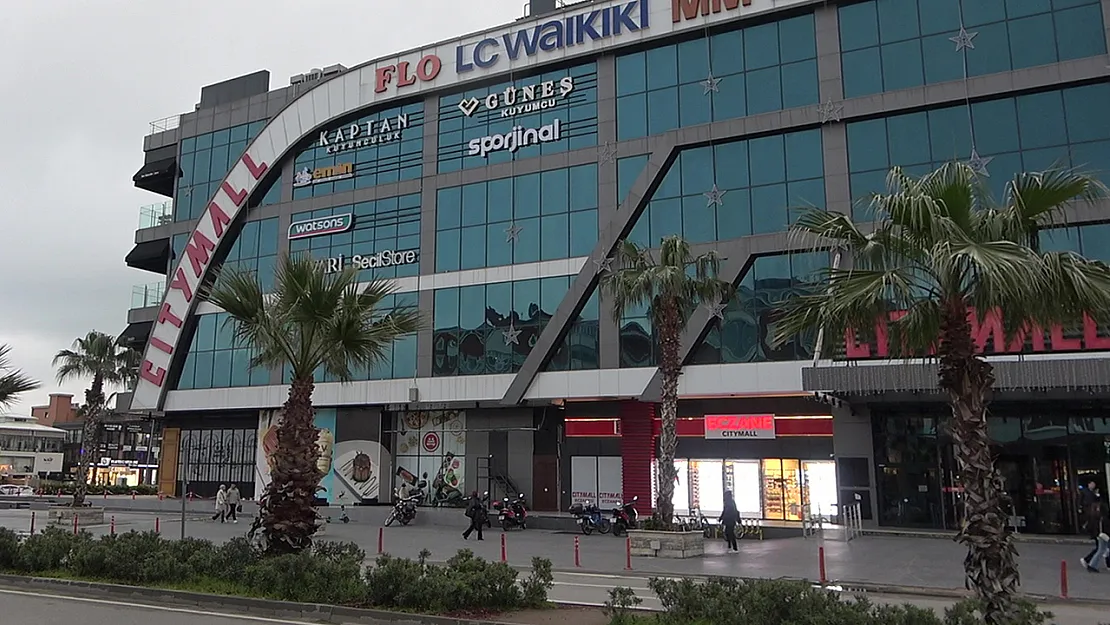 Samsun'da AVM'ye mühür: İçeride sessizlik dışarıda şaşkınlık hakim