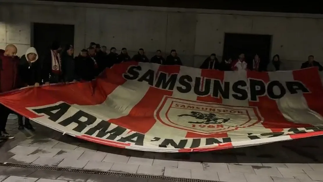 Samsunspor Taraftarı İzlanda'yı Kırmızıya Boyadı!