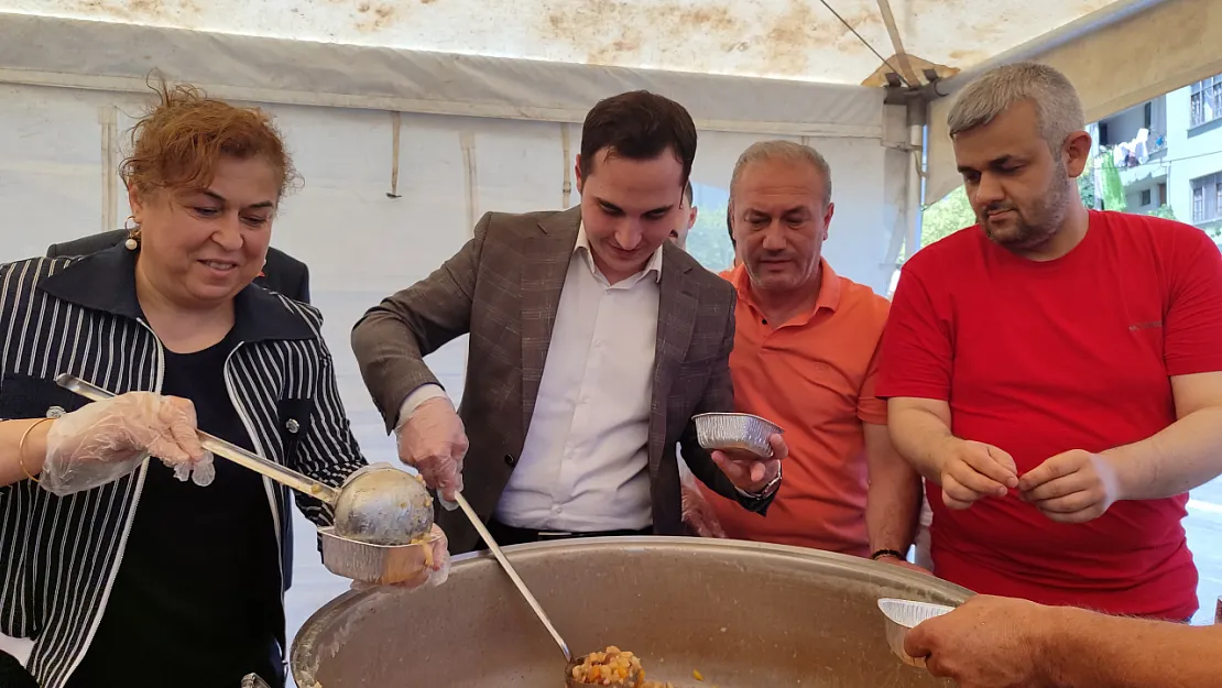 Türk Kızılay'dan aşure ikramı