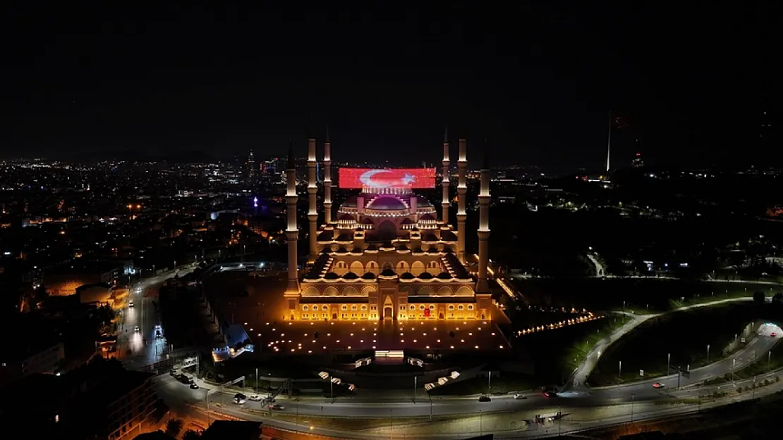 Türkiye'de 90 Bin Camiden Aynı Anda Selalar yükseldi