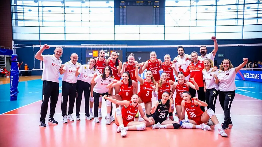 U19 Milli Kadın Voleybol Takımı yarı finalde