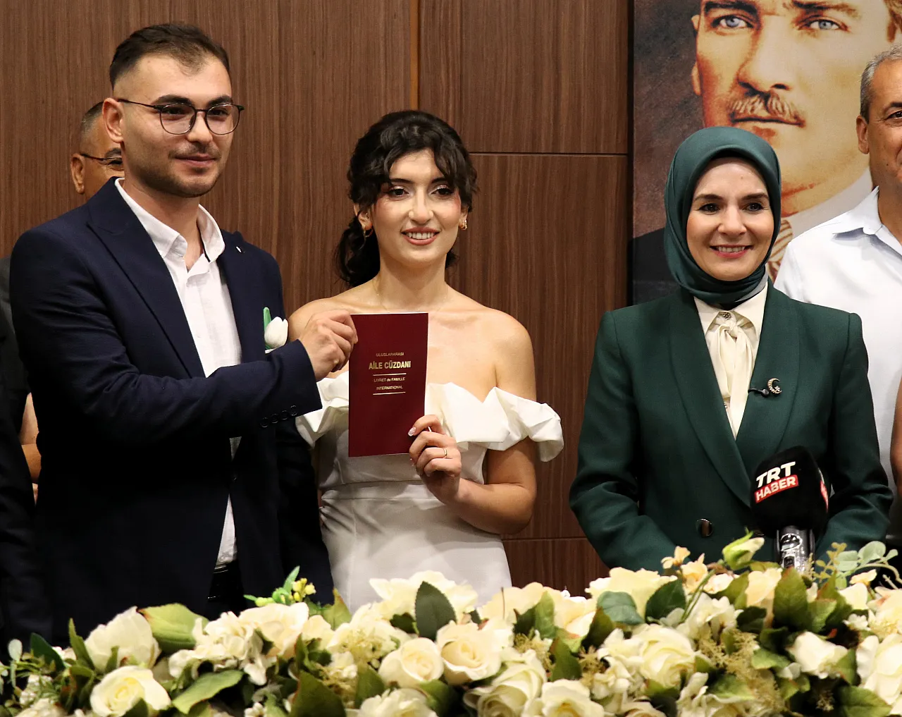 Bakan Göktaş, evlilik desteği alan çiftin nikah şahidi oldu