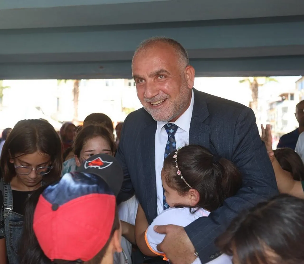 Canik'te 2 Bin 500 Çocuk Hediyelerle Buluşuyor