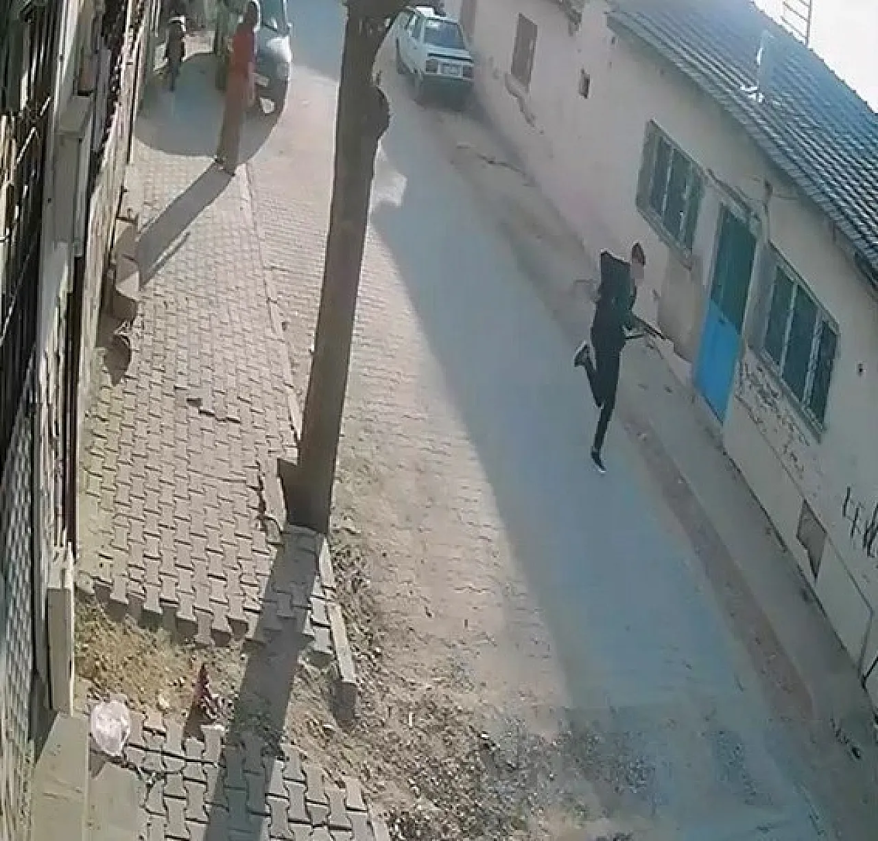 Turgutlu'daki saldırının tanığı: Tüfekle kaçıp ara sokağa girdi