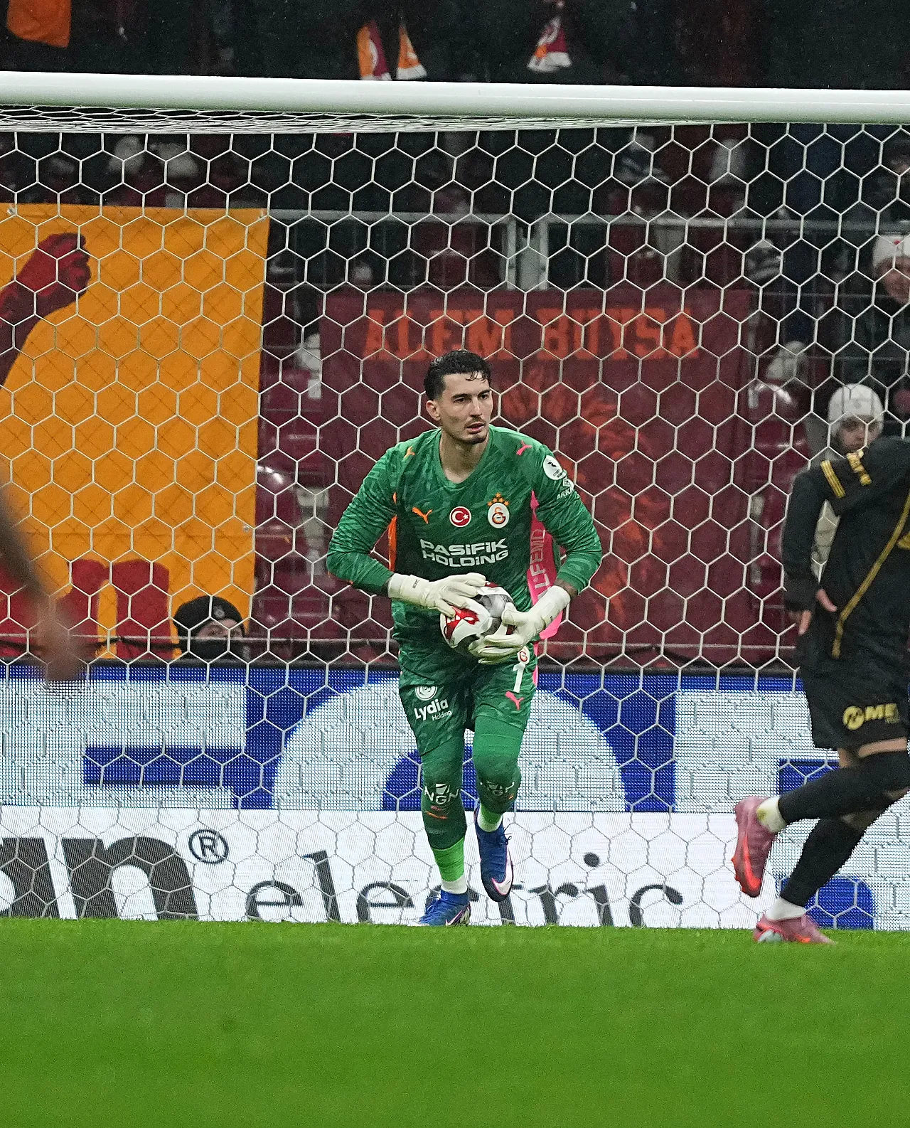 Galatasaray ilk yarıyı 2-0 önde tamamladı