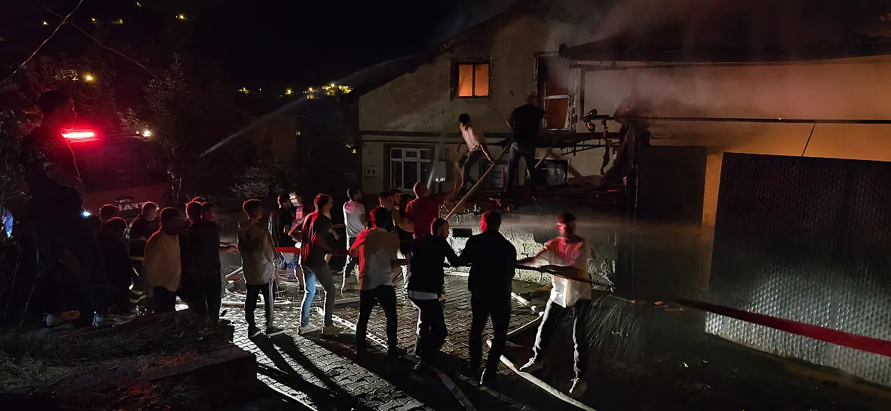 Zonguldak'ta patlama sonrası çıkan yangın 4 evi küle çevirdi