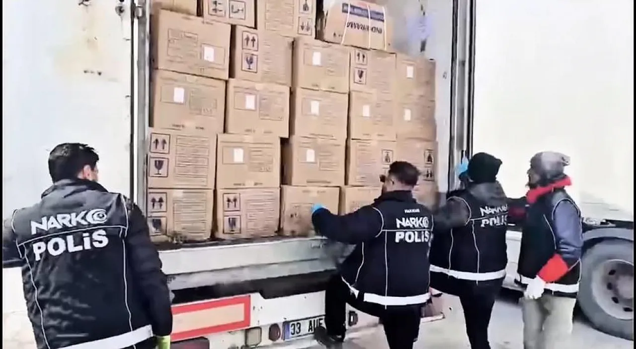 Yüksekova'da dev uyuşturucu operasyonu: 211 kilogram zehir ele geçirildi